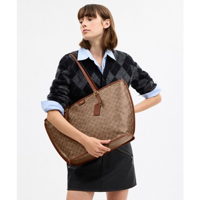 Coach Taxi Tote Bag in Signature Canvas for Women in Pakistan