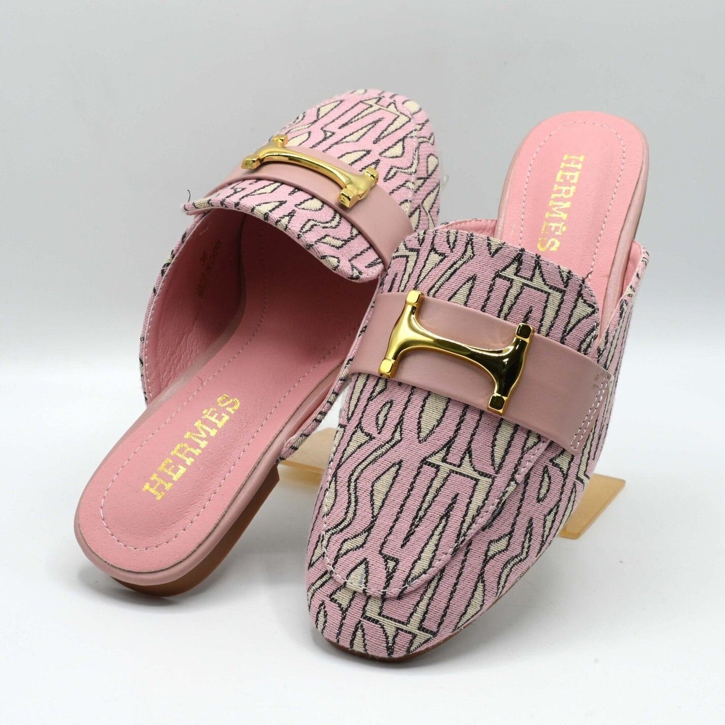 Hermès Pumps Pink for Women price in Pakistan