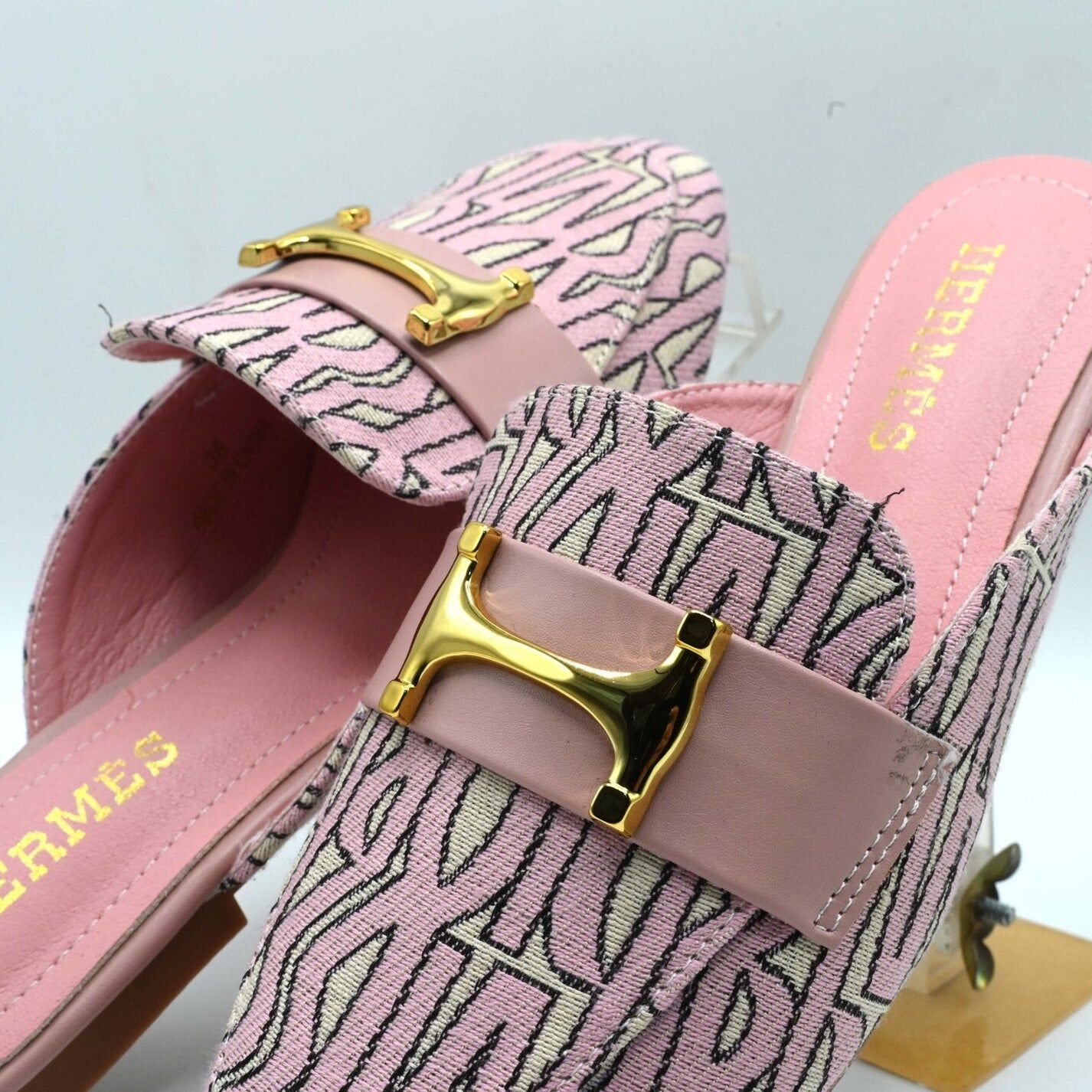 Hermès Pumps Pink for Women price in Pakistan