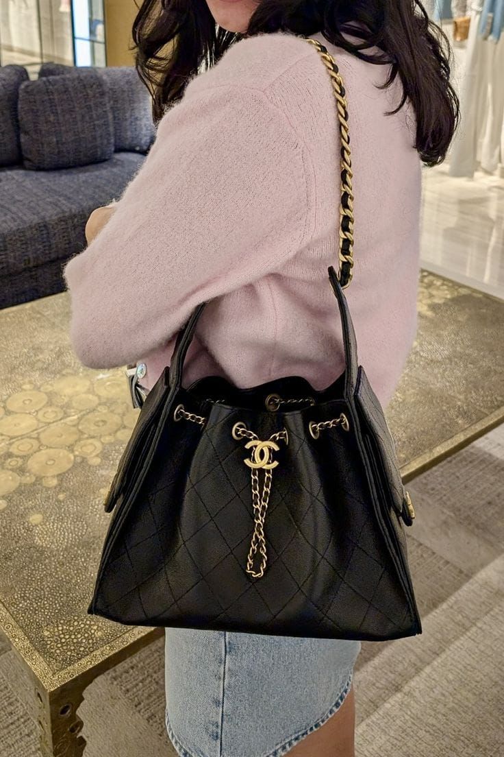 Chanel 25 Hobo Caviar Quilted Handbag Pakistan