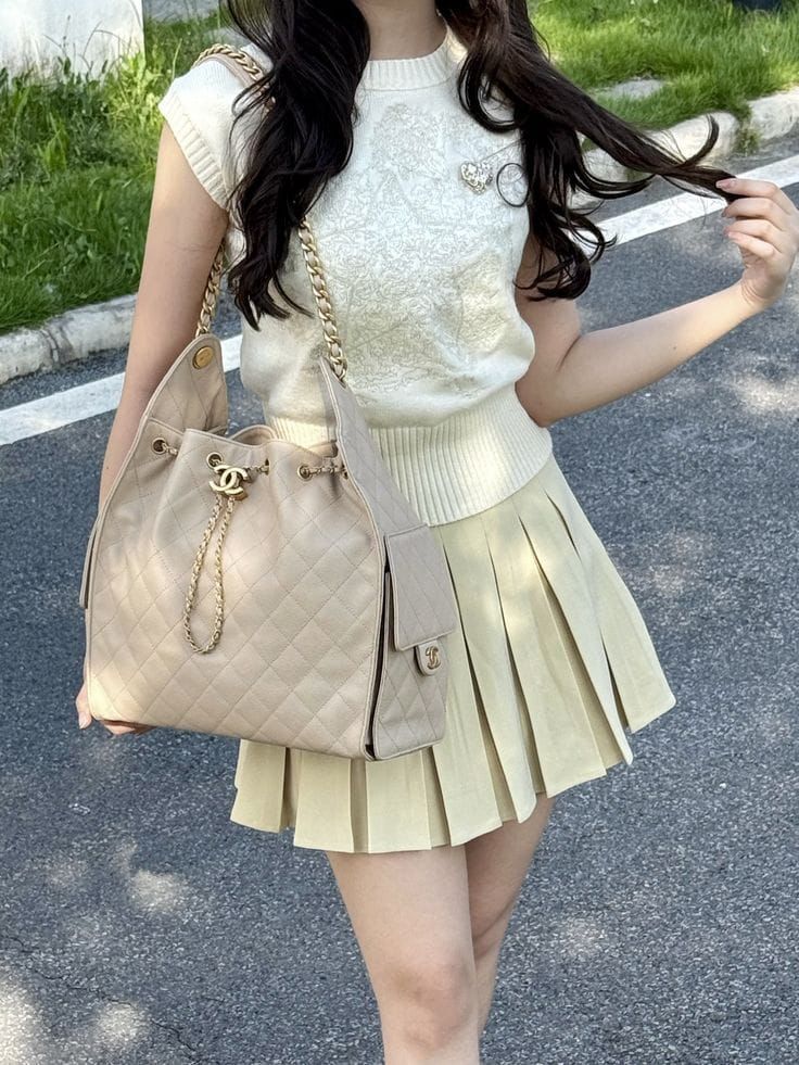 Chanel 25 Hobo Caviar Quilted Handbag Pakistan