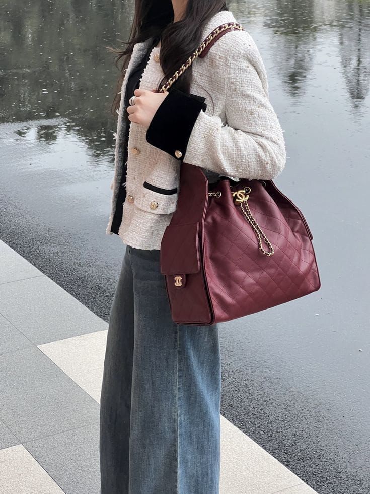 Chanel 25 Hobo Caviar Quilted Handbag Pakistan