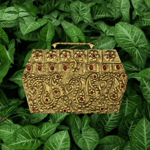 Golden Handbags Pakistan, Party Handbags, Wedding Handbags, Luxury Handbags, Women’s Accessories Pakistan, Elegant Handbags, Stylish Handbags Pakistan.