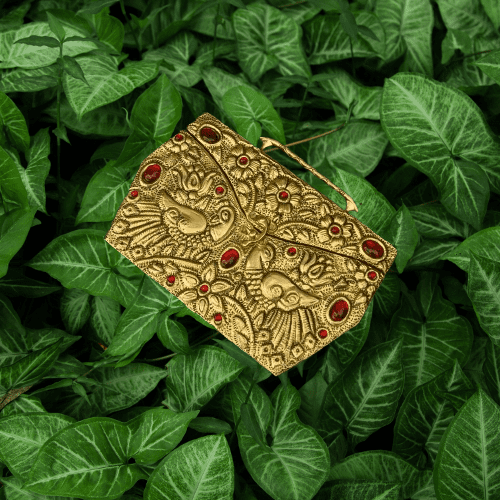 Golden Handbags Pakistan, Party Handbags, Wedding Handbags, Luxury Handbags, Women’s Accessories Pakistan, Elegant Handbags, Stylish Handbags Pakistan.