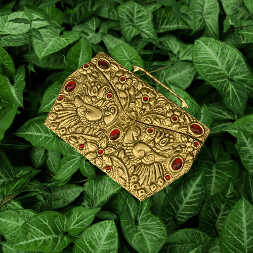 Golden Handbags Pakistan, Party Handbags, Wedding Handbags, Luxury Handbags, Women’s Accessories Pakistan, Elegant Handbags, Stylish Handbags Pakistan.